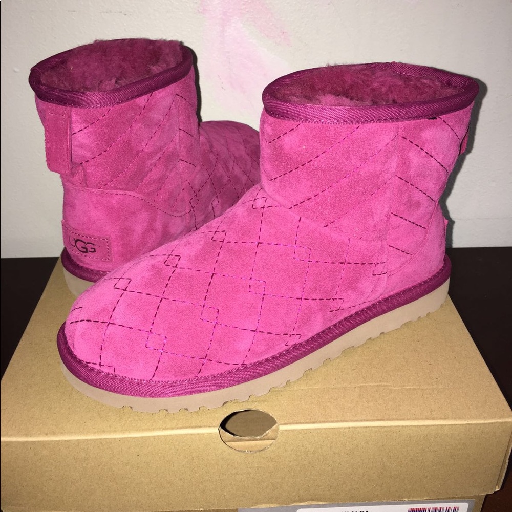 UGG boots size 6US NEW